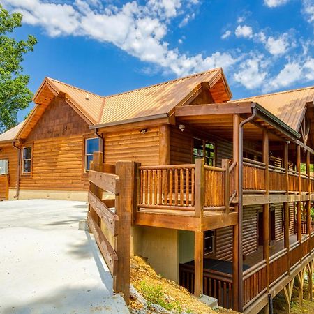 Majestic Splash- 8 Bedroom, Indoor Pool, Hot Tub, 1089 Free Tickets Each Paid Day, Dollywood Sevierville Exterior foto