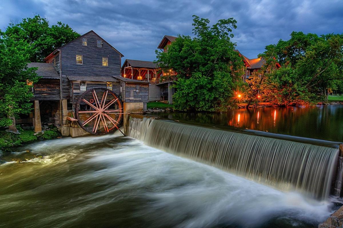 Majestic Splash- 8 Bedroom, Indoor Pool, Hot Tub, 1089 Free Tickets Each Paid Day, Dollywood Sevierville Exterior foto